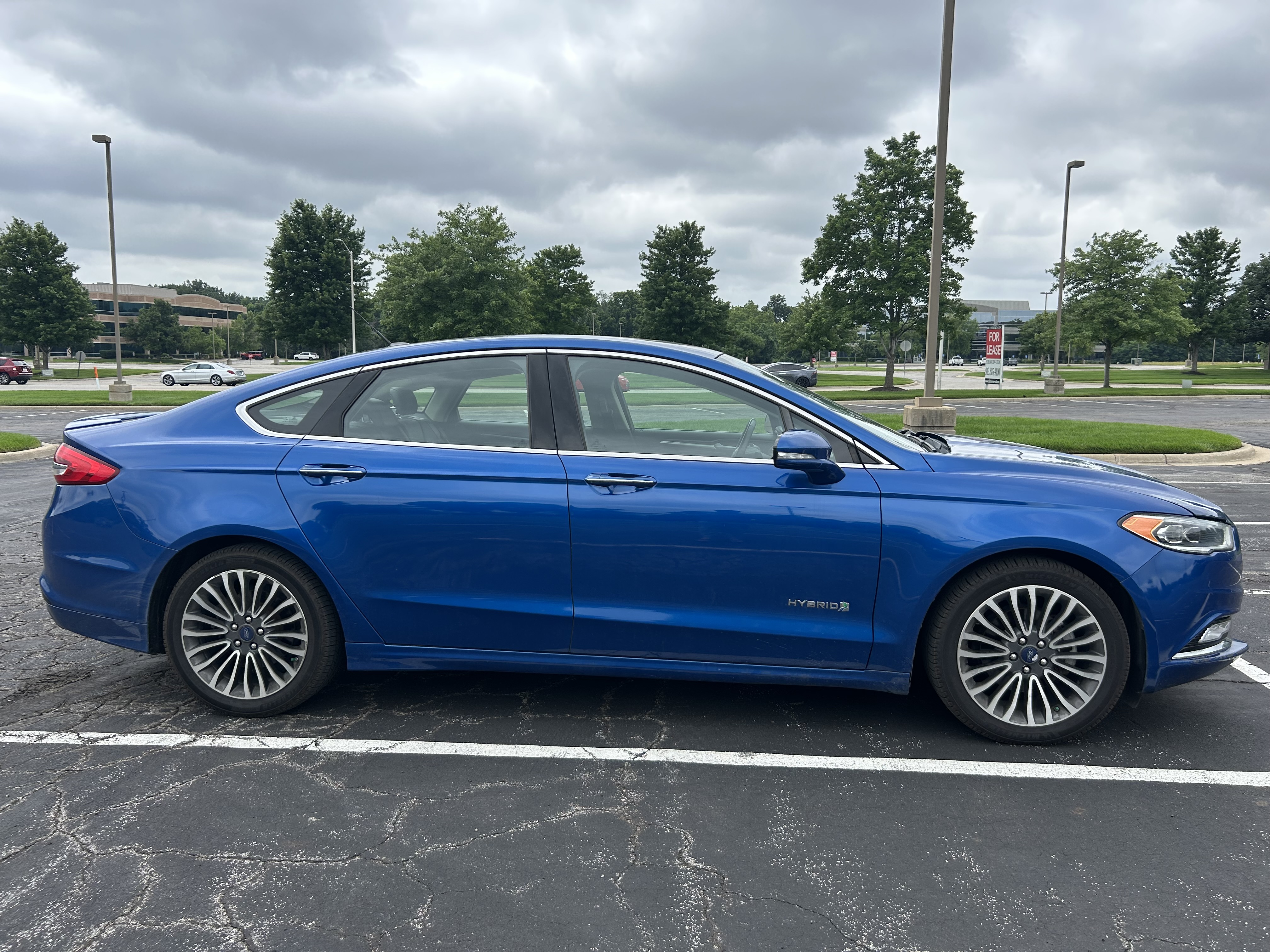 Used 2017 Ford Fusion Titanium FWD image 4
