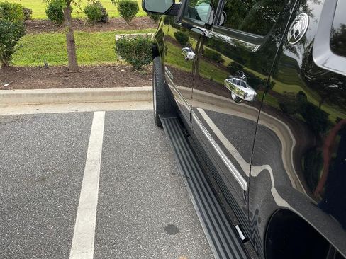 Used 2013 Chevrolet Avalanche LTZ AWD/4WD image 9