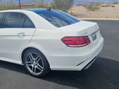 Used 2015 Mercedes-Benz E 250 BlueTEC 4MATIC Sedan image 4