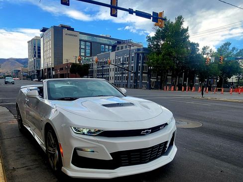 Used 2020 Chevrolet Camaro SS w/ LPO, Ground Effects Package RWD image 13