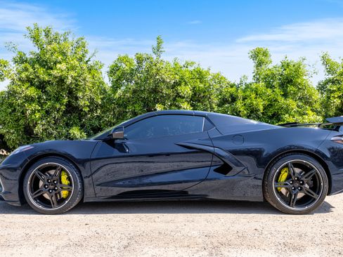 Used 2022 Chevrolet Corvette Stingray Premium Conv w/ Z51 Performance Package image 2