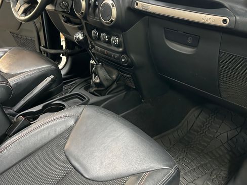 Used 2016 Jeep Wrangler Sahara image 20