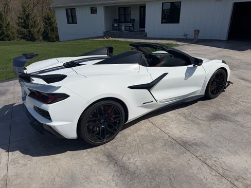 Used 2024 Chevrolet Corvette Z06 w/ Z07 Performance Package image 11