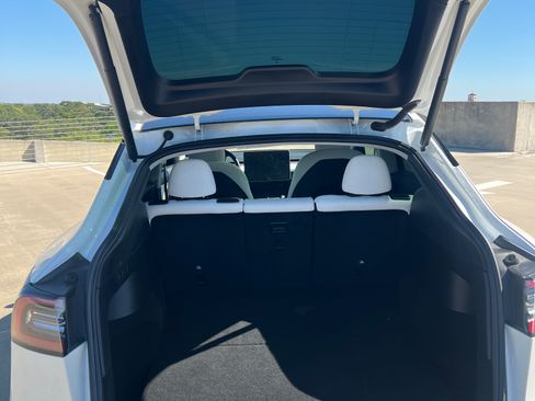 Used 2021 Tesla Model Y Long Range image 23