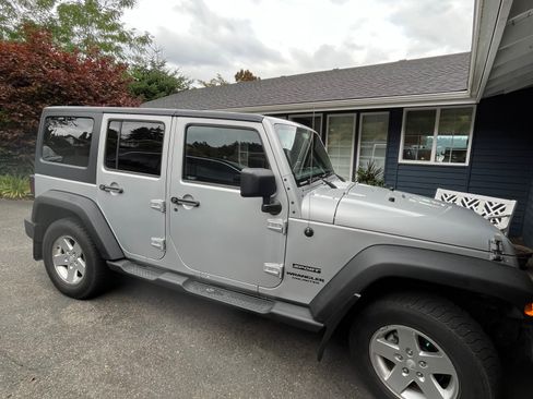 Used 2011 Jeep Wrangler Unlimited Sport w/ Dual Top Group image 2