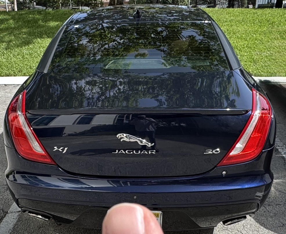 Used 2018 Jaguar XJ R-Sport RWD image 5