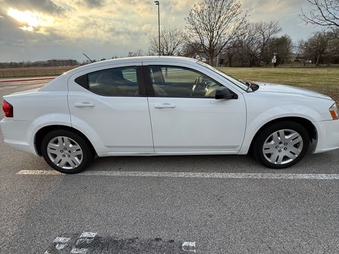 Used 2013 Dodge Avenger SE image 2