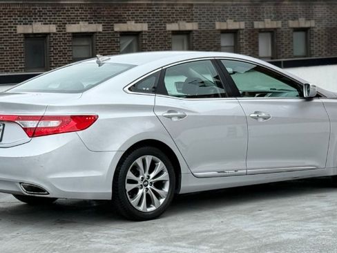 Used 2012 Hyundai Azera Sedan 4D image 8