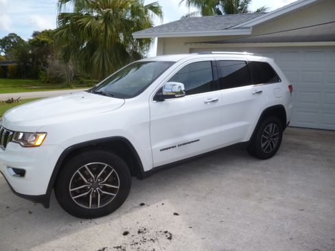 Used 2019 Jeep Grand Cherokee Limited image 2