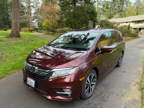 Used 2019 Honda Odyssey Elite image 2