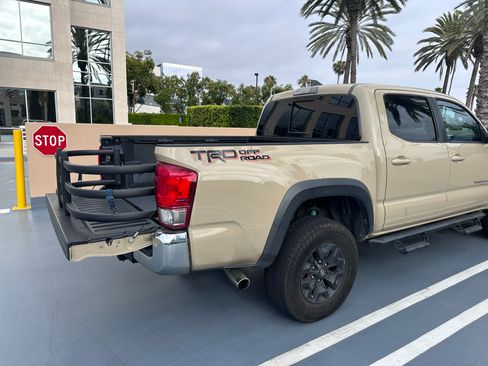 Used 2017 Toyota Tacoma TRD Off-Road w/ Tow Package RWD image 4