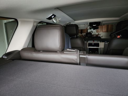 Used 2020 Land Rover Range Rover HSE image 10