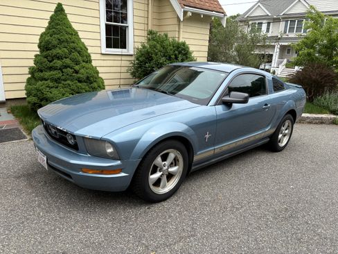Used 2007 Ford Mustang Premium RWD image 1
