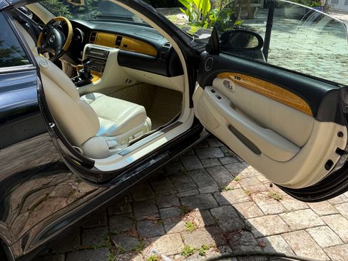 Used 2004 Lexus SC 430 Convertible RWD image 9
