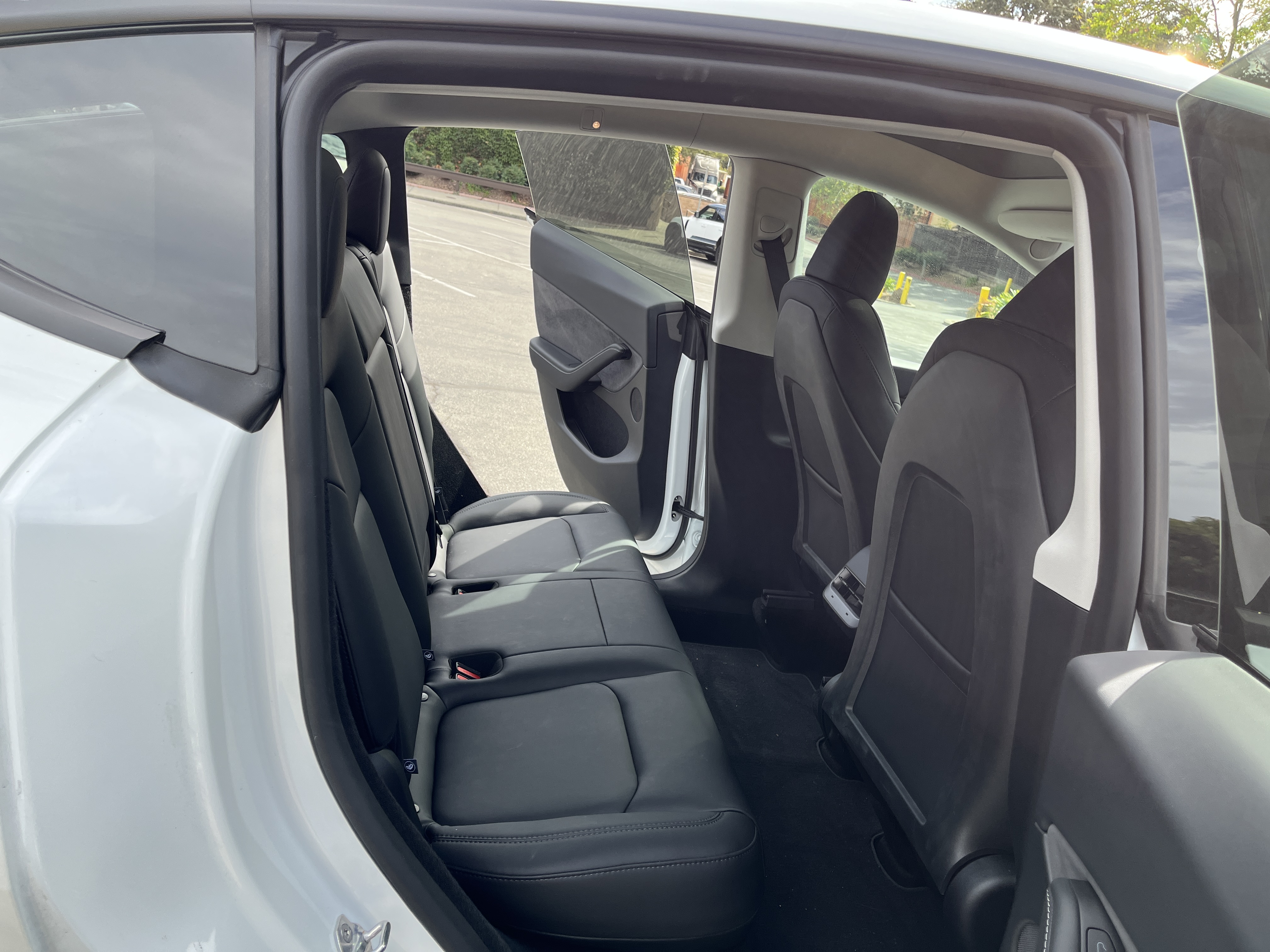 Used 2024 Tesla Model Y Long Range RWD image 13