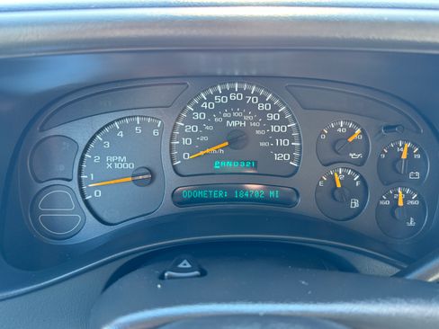 Used 2005 Chevrolet Suburban LT w/ Preferred Equipment Group image 11