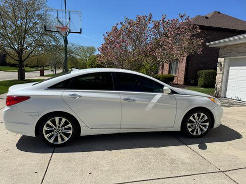 Used 2013 Hyundai Sonata SE image 1