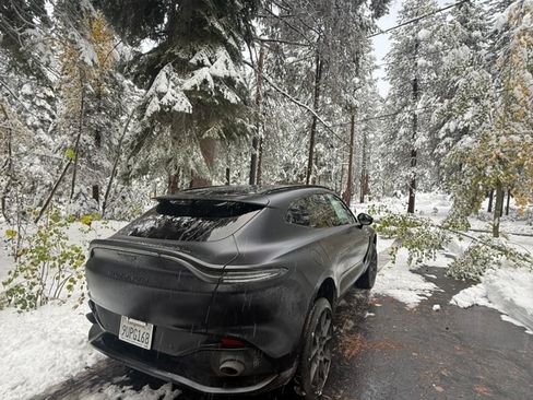 Used 2022 Aston Martin DBX AWD/4WD image 2