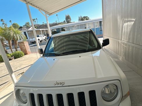 Used 2014 Jeep Patriot Sport image 9