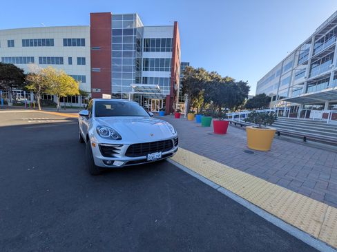 Used 2018 Porsche Macan Sport Edition image 13