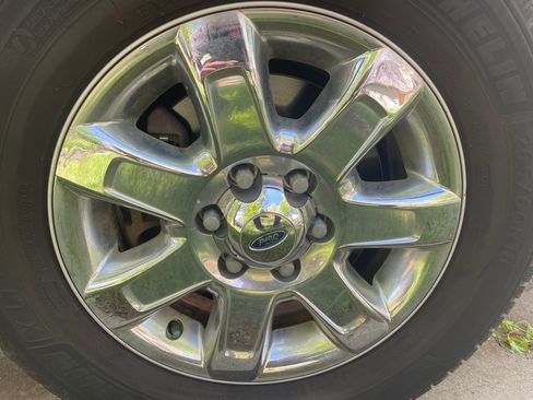 Used 2013 Ford F150 XLT w/ Luxury Equipment Group image 12