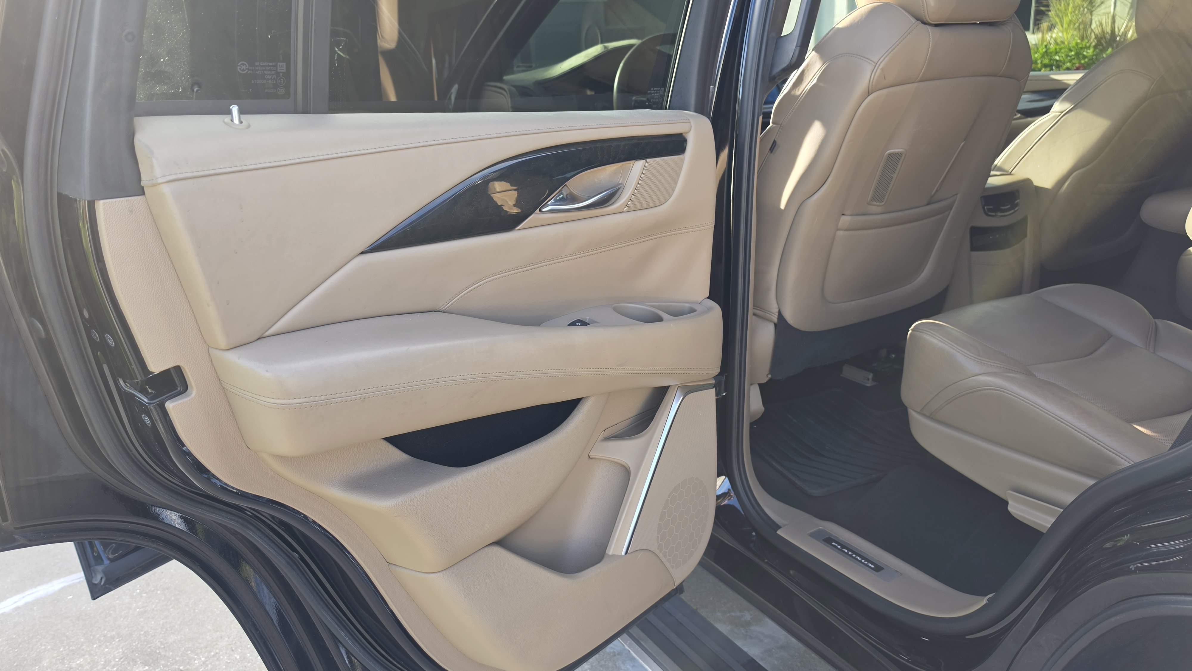 Used 2018 Cadillac Escalade Platinum AWD/4WD image 13