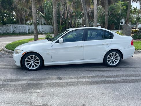Used 2011 BMW 328i xDrive Sedan image 1