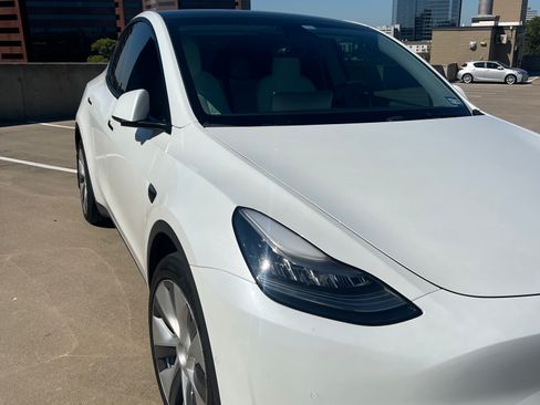 Used 2021 Tesla Model Y Long Range image 4