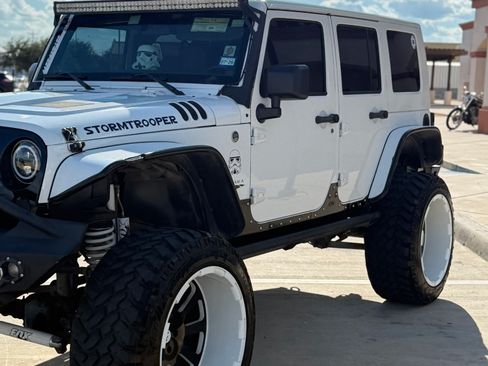 Used 2011 Jeep Wrangler Unlimited Sahara w/ Connectivity Group image 2