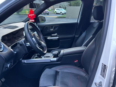 Used 2022 Mercedes-Benz GLB 250 4MATIC image 8