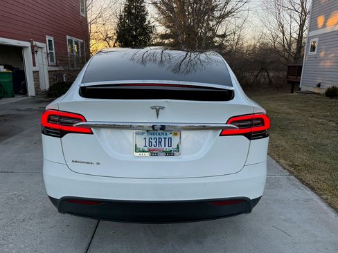 Used 2017 Tesla Model X 75D image 8