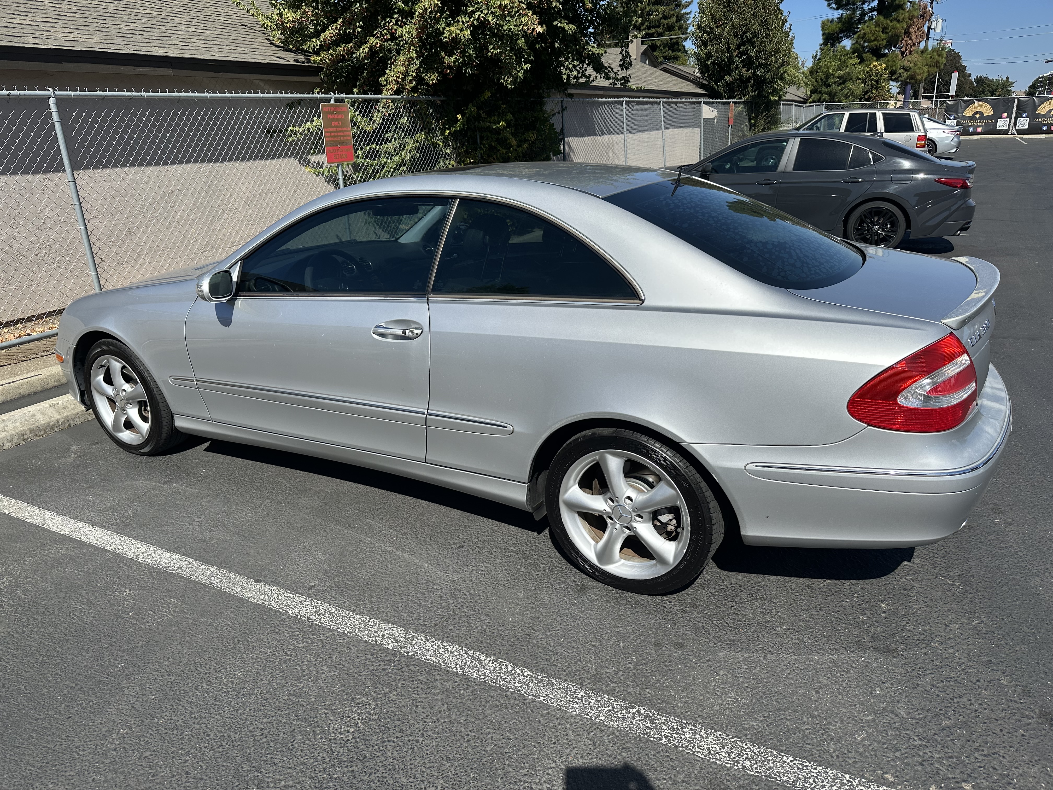 Used 2004 Mercedes-Benz CLK 320 Coupe image 2
