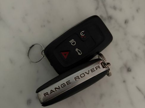 Used 2011 Land Rover Range Rover Sport HSE AWD/4WD image 17