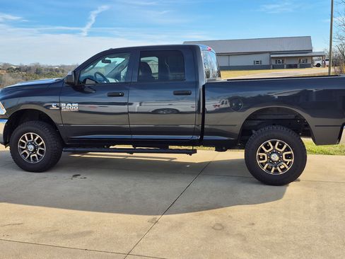 Used 2018 RAM 2500 Tradesman w/ Chrome Appearance Group image 4