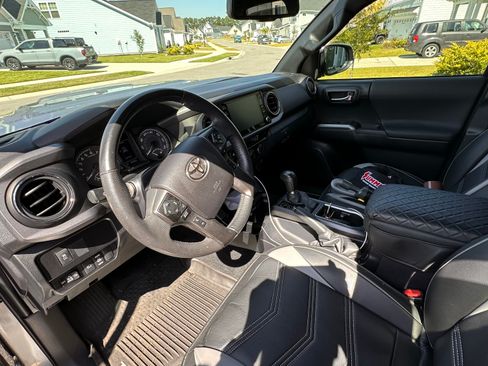 Used 2021 Toyota Tacoma TRD Sport image 15