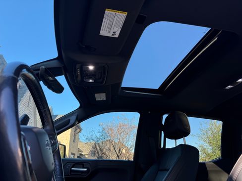 Used 2019 Chevrolet Silverado 1500 High Country w/ Technology Package image 12