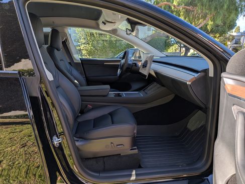 Used 2023 Tesla Model Y Long Range image 11