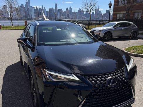 Used 2020 Lexus UX 250h w/ Premium Package image 8
