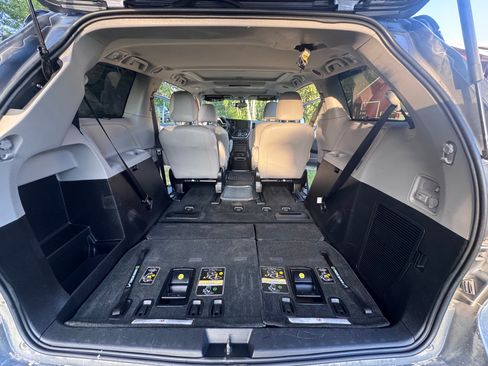 Used 2017 Toyota Sienna Limited Premium AWD/4WD image 12