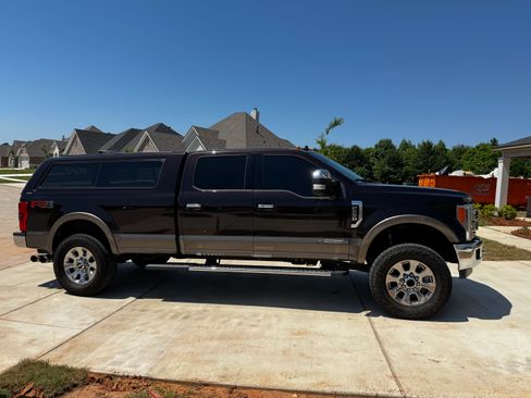 Used 2019 Ford F250 Lariat w/ Lariat Ultimate Package AWD/4WD image 2