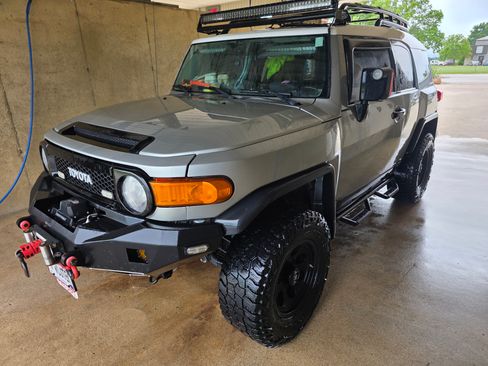 Used 2010 Toyota FJ Cruiser 4WD image 9
