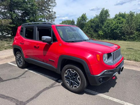 Used 2015 Jeep Renegade Trailhawk AWD/4WD image 1