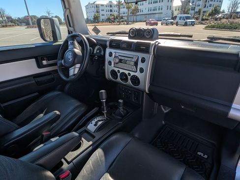 Used 2007 Toyota FJ Cruiser 4WD image 16