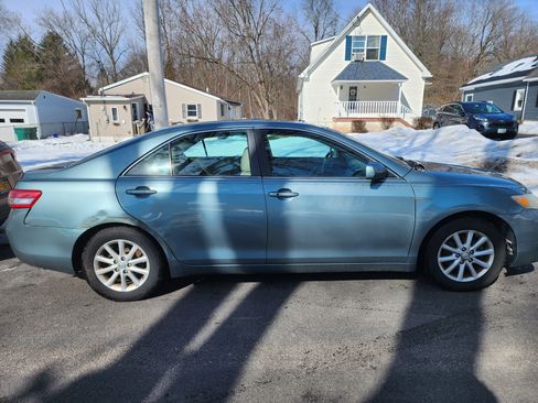 Used 2011 Toyota Camry XLE w/ XLE Extra-Value Pkg #1 image 5
