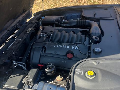 Used 1998 Jaguar XJ8 RWD image 9
