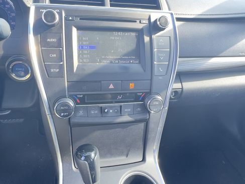 Used 2015 Toyota Camry LE image 12