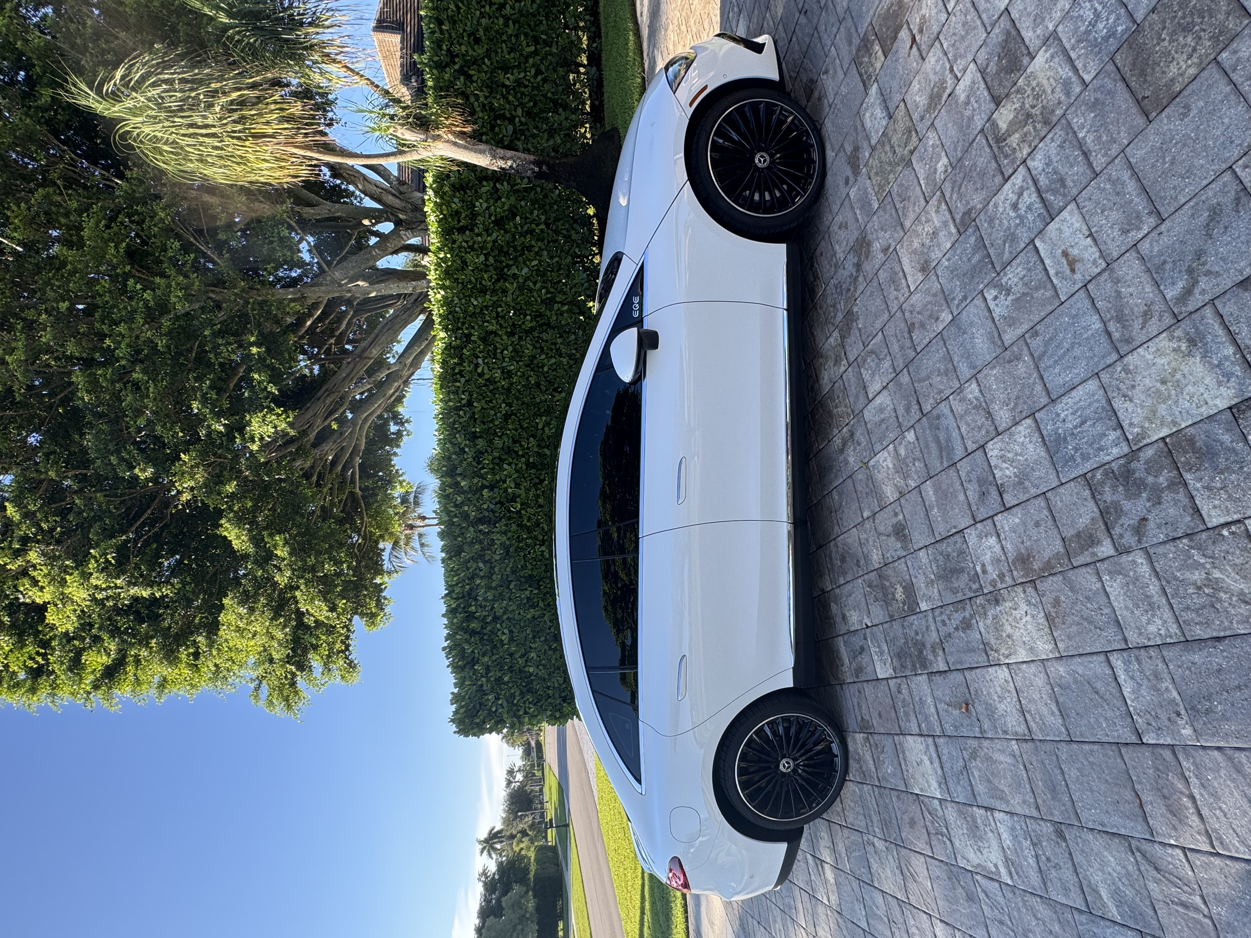 Used 2023 Mercedes-Benz EQE 500 4MATIC Sedan image 2