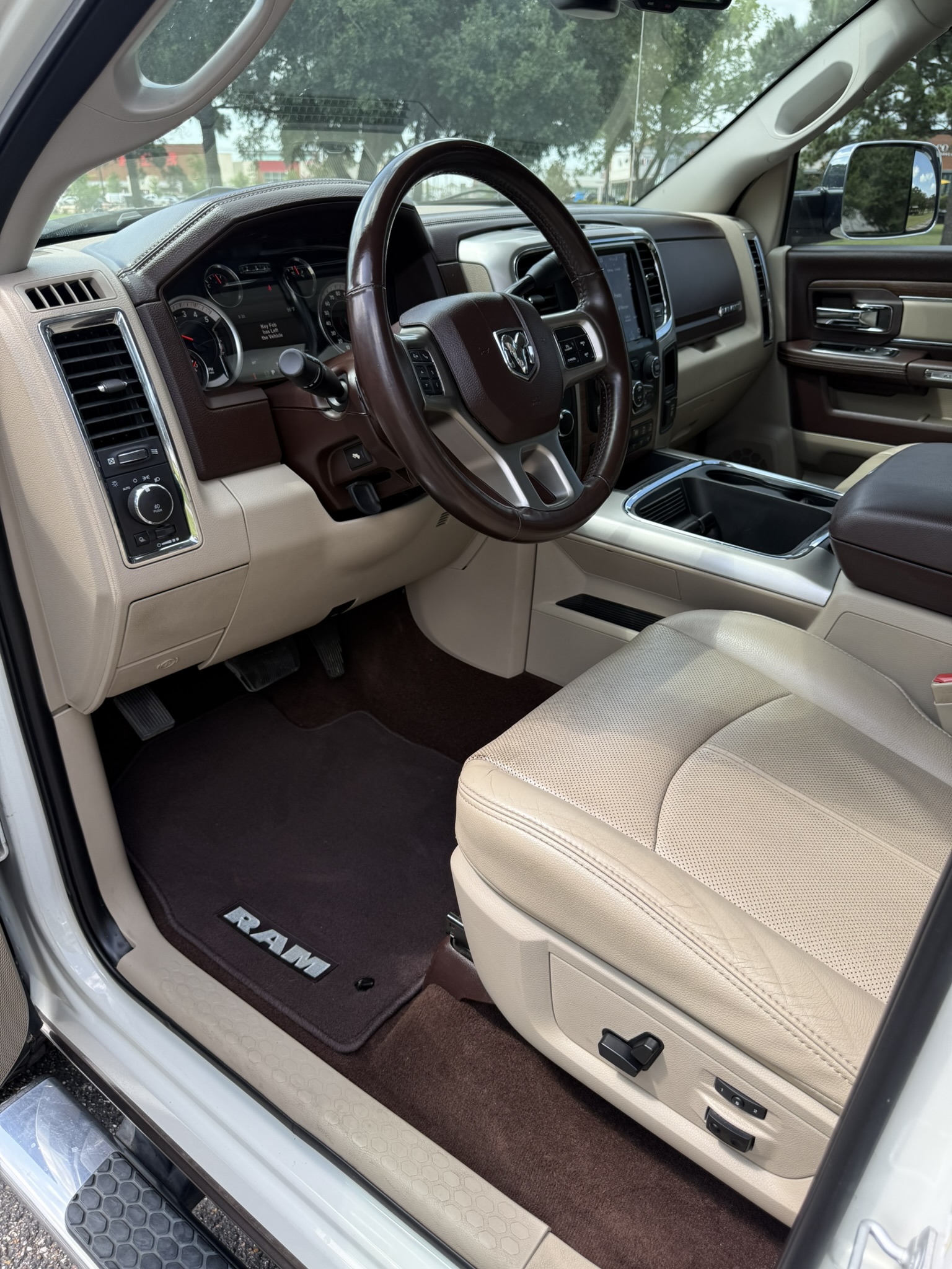 Used 2018 RAM 3500 Laramie AWD/4WD image 6