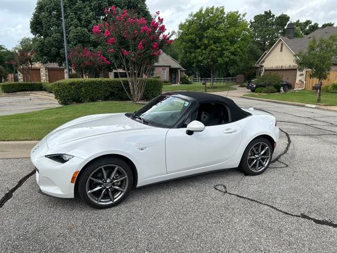 Used 2023 MAZDA MX-5 Miata Grand Touring RWD image 2