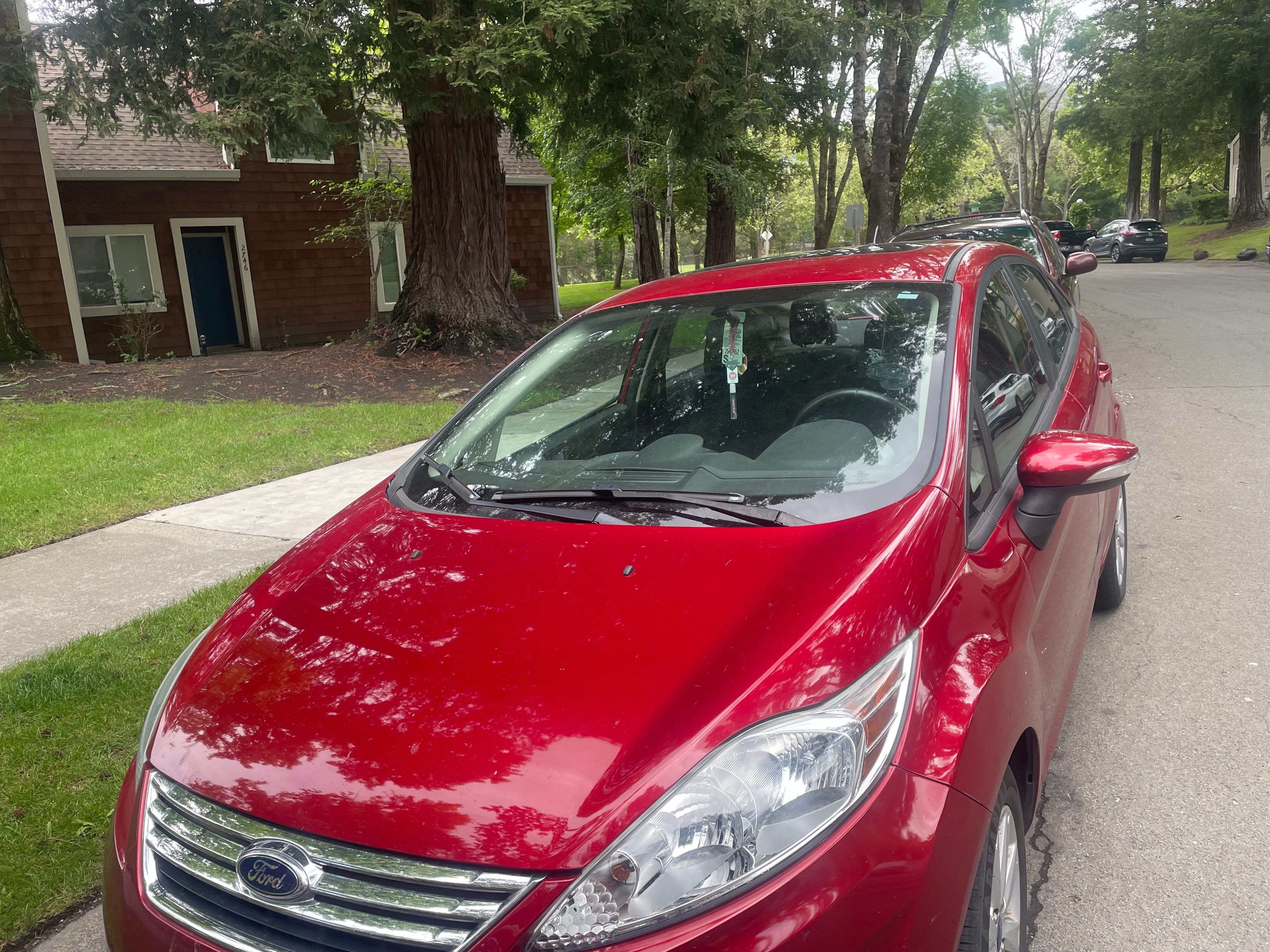 Used 2013 Ford Fiesta SE FWD image 2